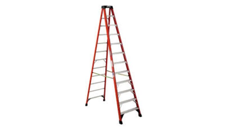 Ladder Fiberglass Orange – 12′ | Rental
