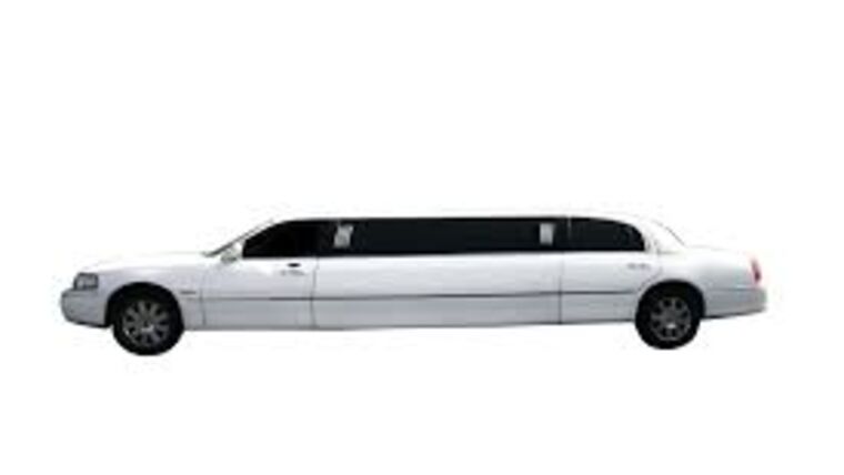 8 Passenger White Town Car Limousine | Rental