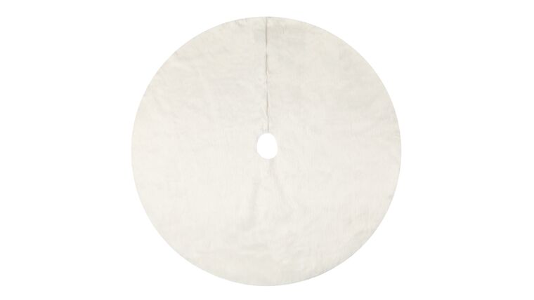 Faux Fur Tree Skirt 60″ Round – White | Rental Faux Fur Tree Skirt 60″ Round – White | Rental