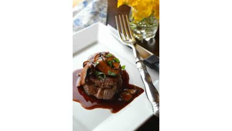 Grilled Beef Medallions With Red Wine Sauce | Rental