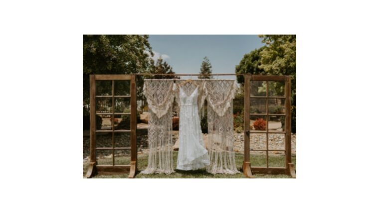 Wood – Brown Window Backdrop | Rental Wood – Brown Window Backdrop | Rental