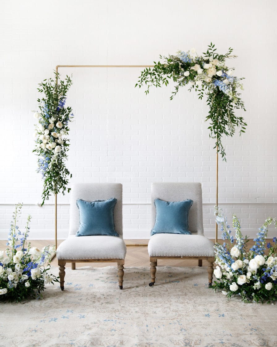 Provence – Photo Frame with Floral Arrangement | Rental