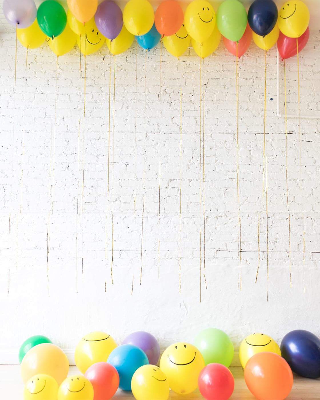 GIFT-Multicolor Palette with Happy Face Ceiling Balloon and Floor Balloon Set | Purchase GIFT-Multicolor Palette with Happy Face Ceiling Balloon and Floor Balloon Set | Purchase