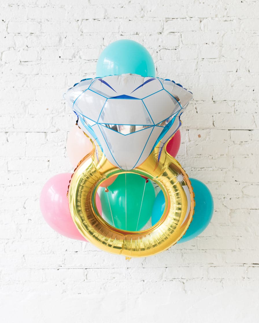 Tropical Time – DIamond Ring Foil and 11in Balloons – bouquet of 7 | Rental