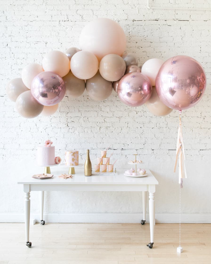 Glam Tan – Floating Arch & 21in Orb Balloon Set | Rental
