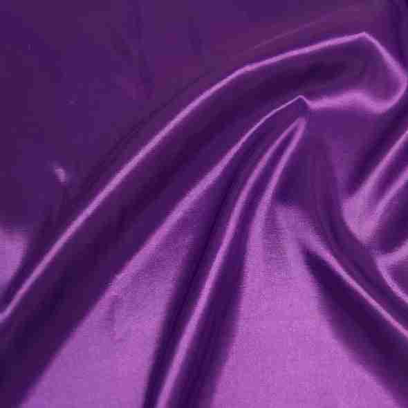 Taffeta (Solid) Table Runner in Magenta 084 | Rental